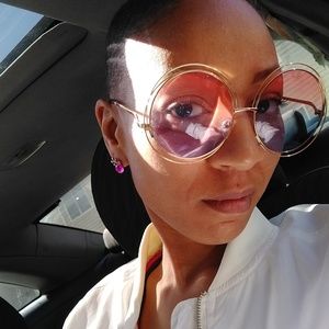 Meet your Posher, Adrian